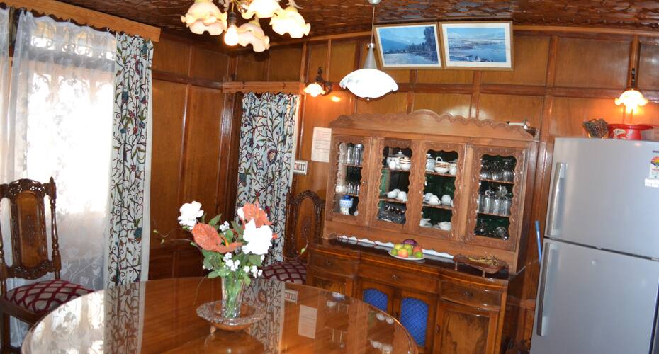 Saleem Houseboat, Srinagar 5